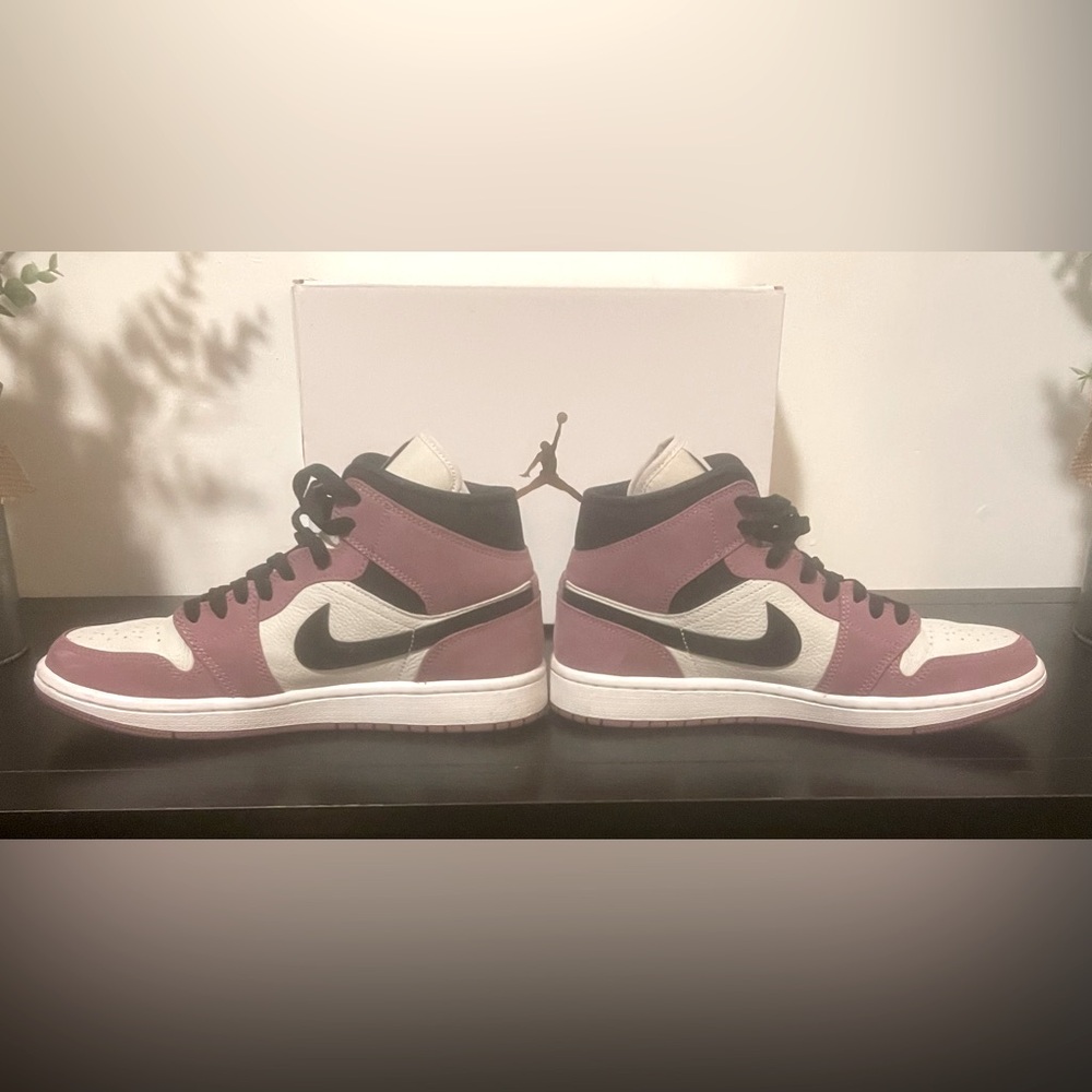 Women’s size 8 air Jordan one mid Light Mulberry